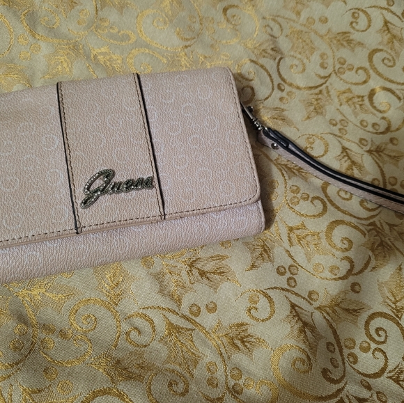 Pre-loved Guess Wristlet Wallet - Picture 2 of 4